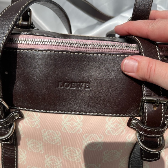 LOEWE!!! Signature Anagram Logo Bag (2-in-1 Look) - Picture 4 of 8